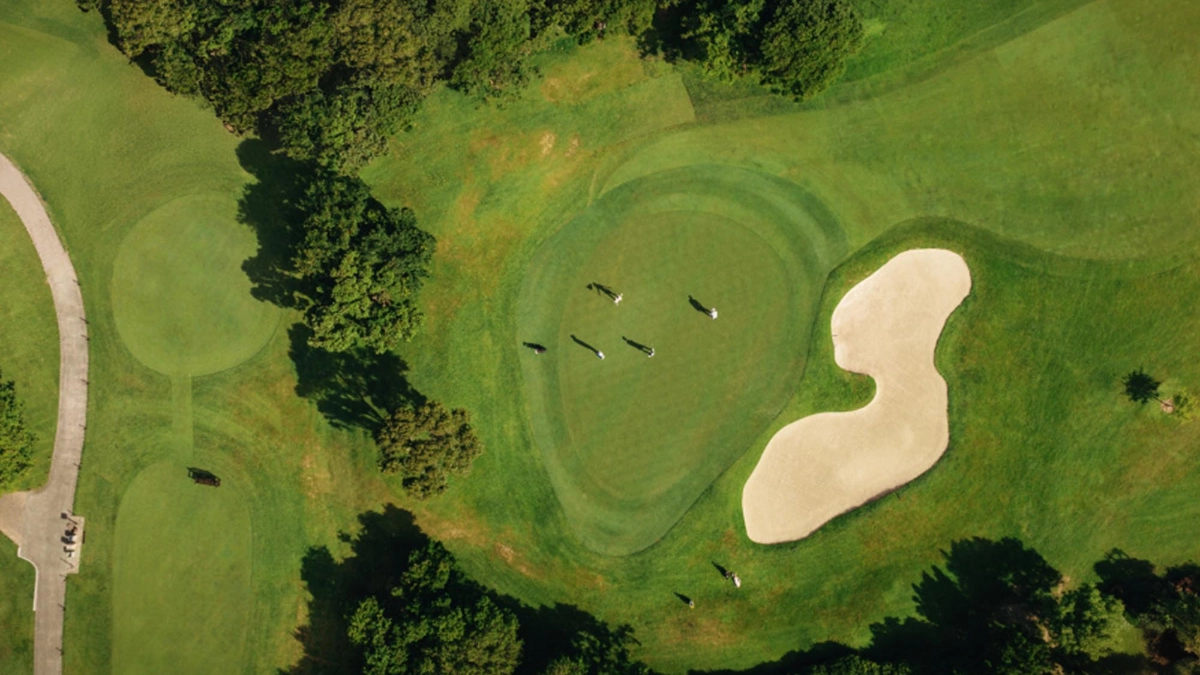an ioverhead image of a golf course