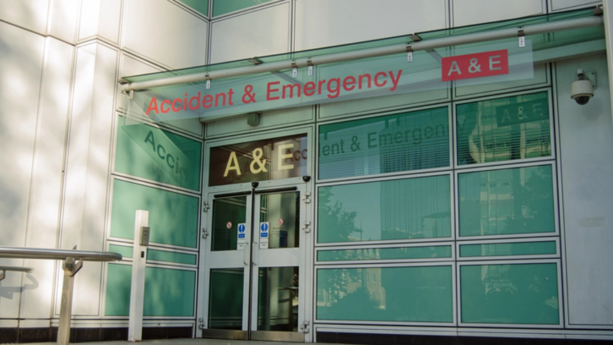 hospital emergency entrance sign